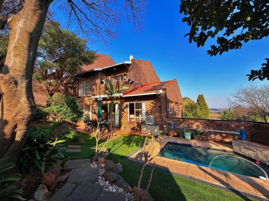 To Let 3 Bedroom Property for Rent in Glenvista Gauteng