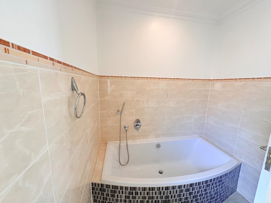 5 Bedroom Property for Sale in Dainfern Valley Gauteng