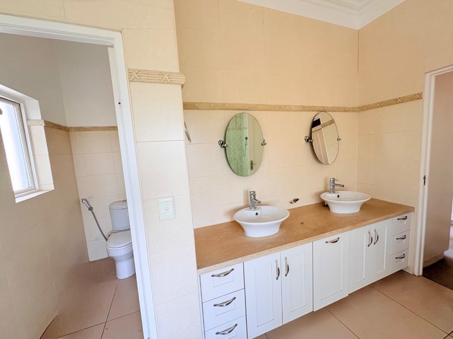 5 Bedroom Property for Sale in Dainfern Valley Gauteng