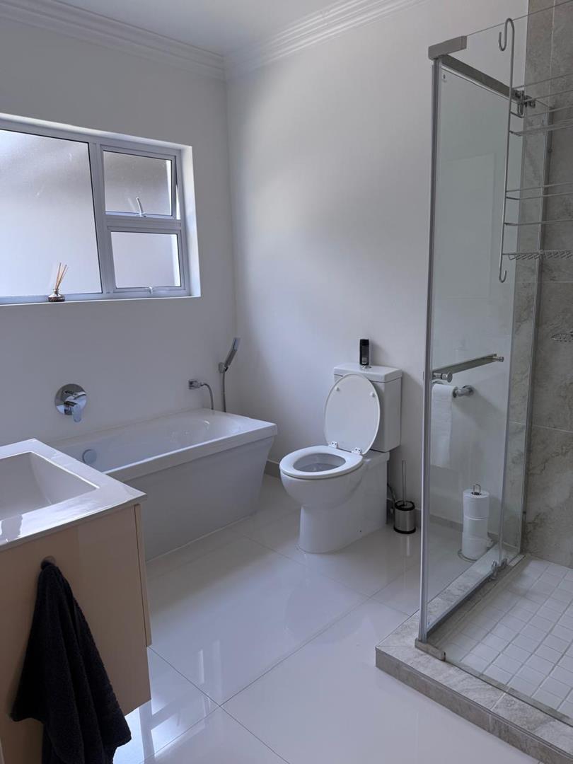 To Let 4 Bedroom Property for Rent in Bryanston Gauteng