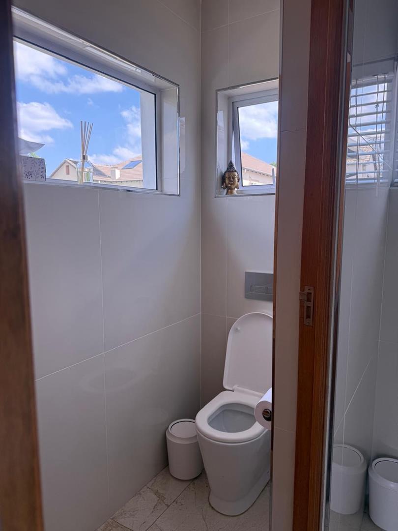 To Let 4 Bedroom Property for Rent in Bryanston Gauteng