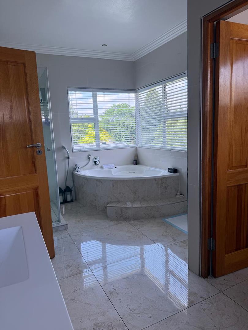 To Let 4 Bedroom Property for Rent in Bryanston Gauteng