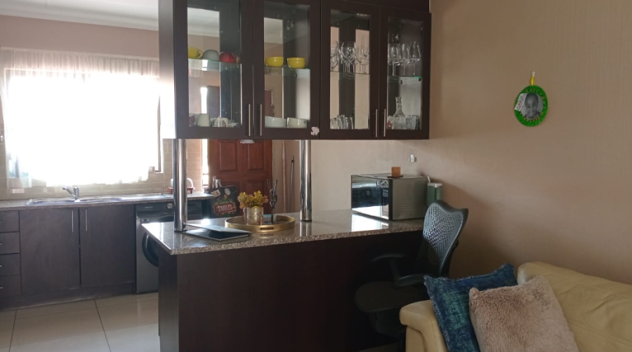 To Let 2 Bedroom Property for Rent in Brackendowns Gauteng