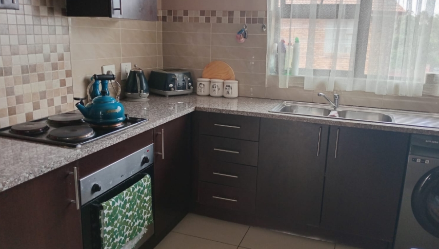 To Let 2 Bedroom Property for Rent in Brackendowns Gauteng