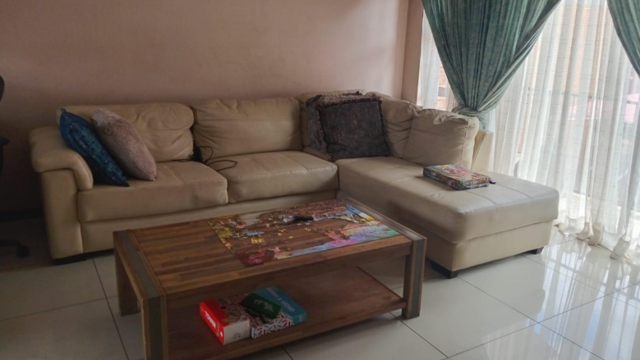 To Let 2 Bedroom Property for Rent in Brackendowns Gauteng