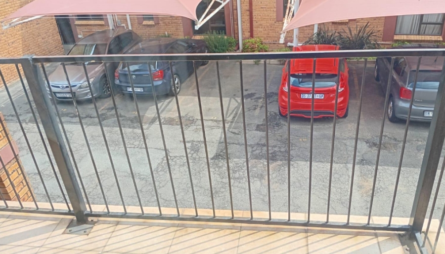 To Let 2 Bedroom Property for Rent in Brackendowns Gauteng