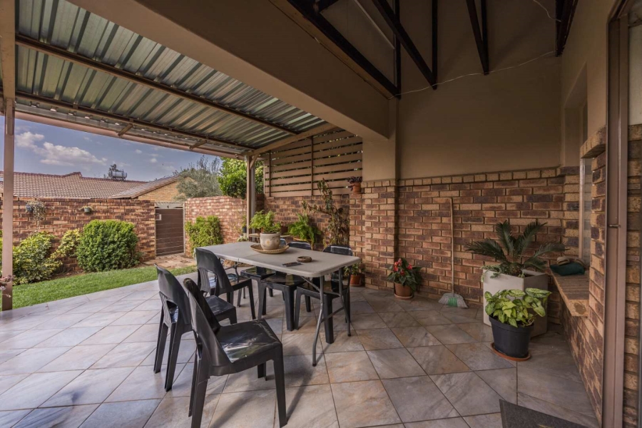 2 Bedroom Property for Sale in Equestria Gauteng
