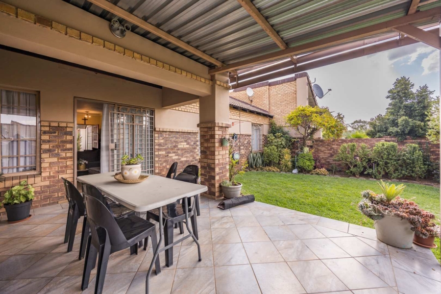 2 Bedroom Property for Sale in Equestria Gauteng