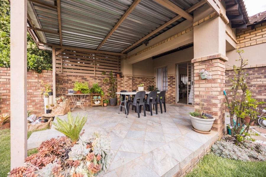 2 Bedroom Property for Sale in Equestria Gauteng