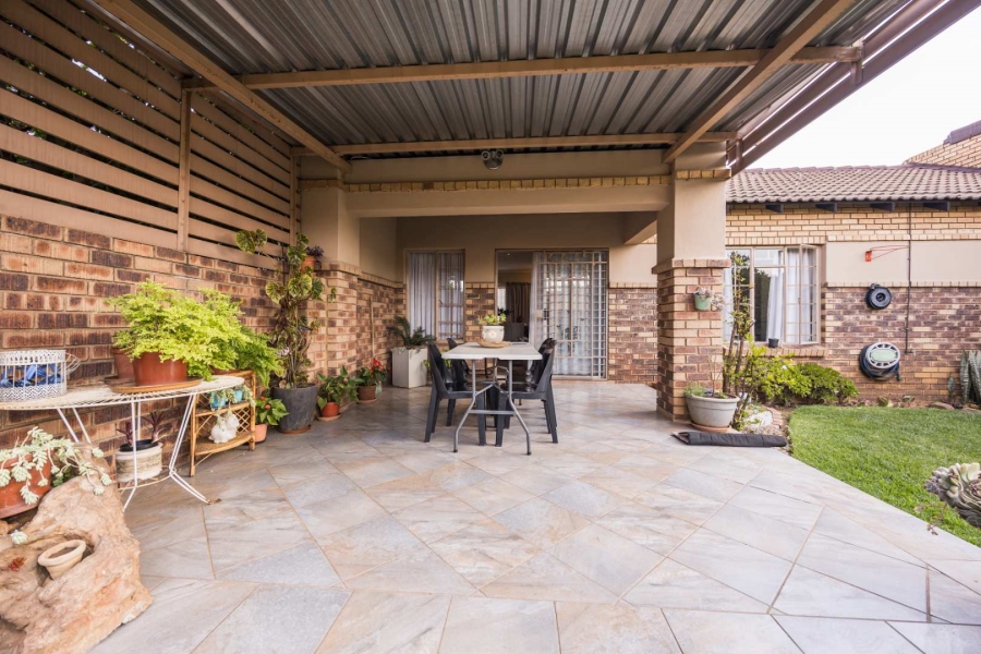 2 Bedroom Property for Sale in Equestria Gauteng