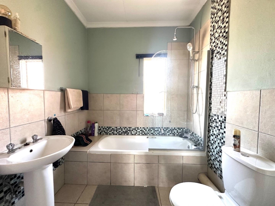1 Bedroom Property for Sale in Wapadrand Gauteng