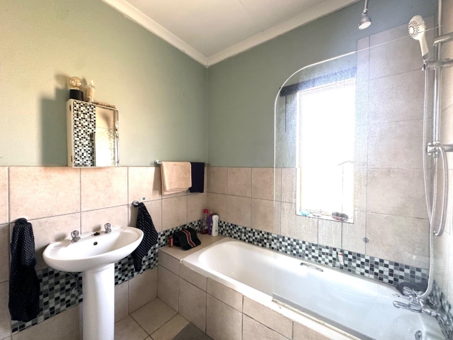 1 Bedroom Property for Sale in Wapadrand Gauteng