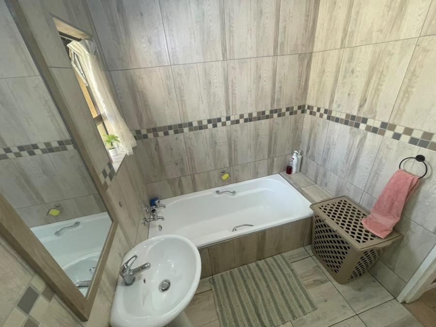 3 Bedroom Property for Sale in Edleen Gauteng