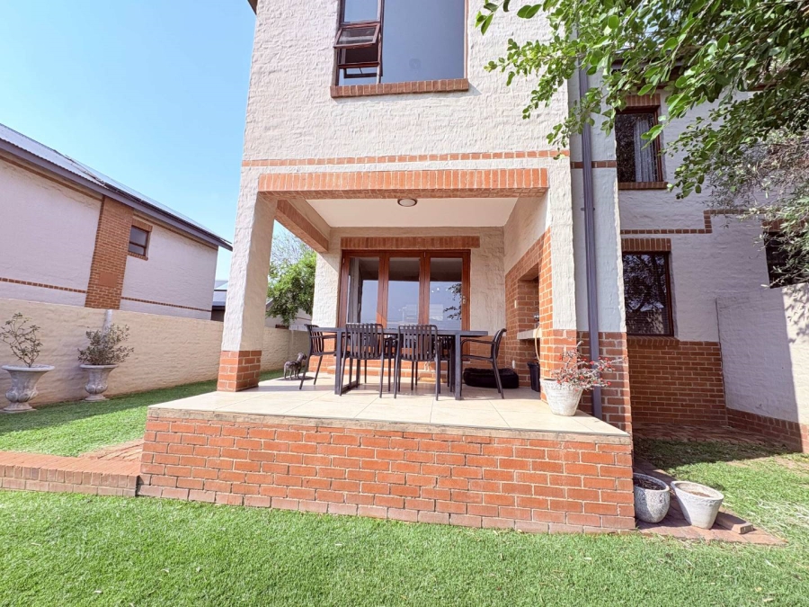 3 Bedroom Property for Sale in Candlewoods Country Estate Gauteng