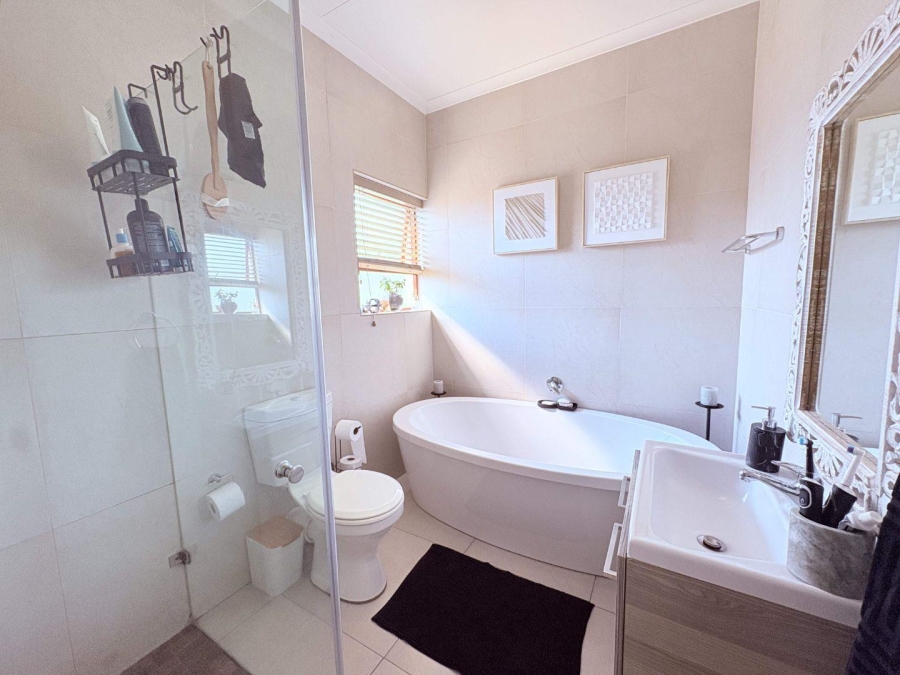 3 Bedroom Property for Sale in Candlewoods Country Estate Gauteng