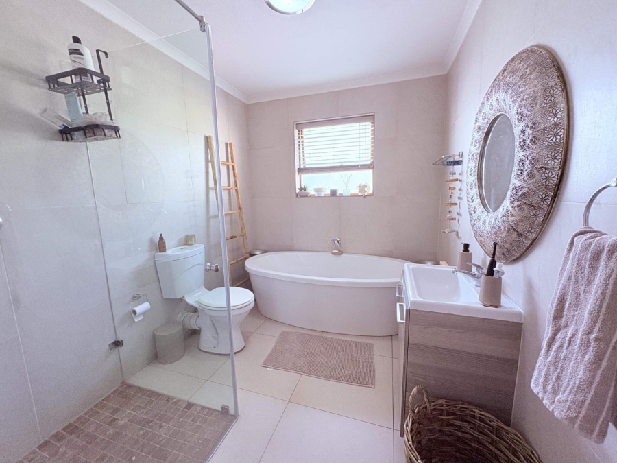 3 Bedroom Property for Sale in Candlewoods Country Estate Gauteng