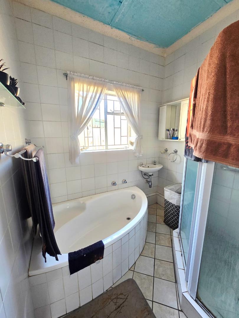 3 Bedroom Property for Sale in Geduld Gauteng