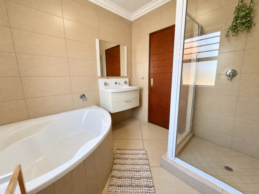 3 Bedroom Property for Sale in Rua Vista Gauteng