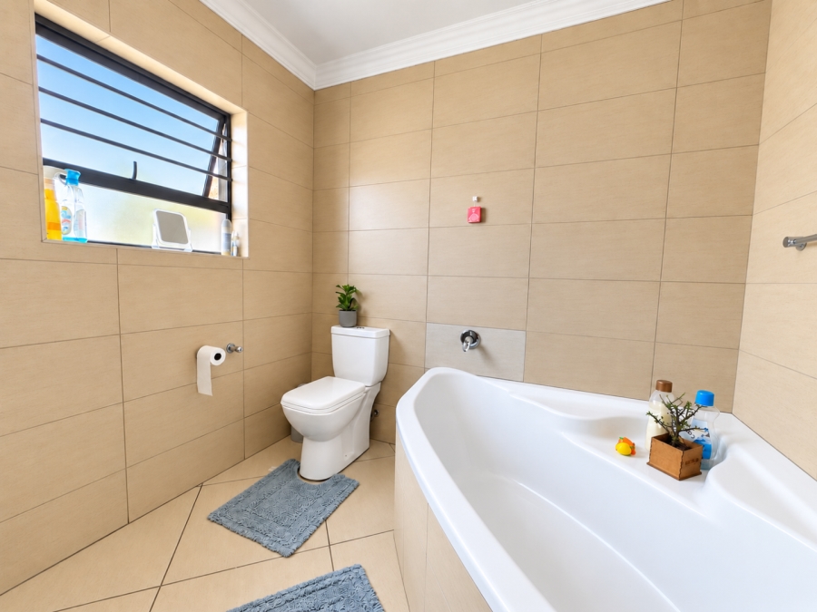 3 Bedroom Property for Sale in Rua Vista Gauteng