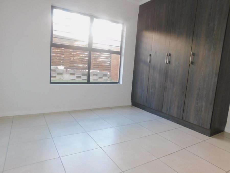 To Let 3 Bedroom Property for Rent in Olivedale Gauteng