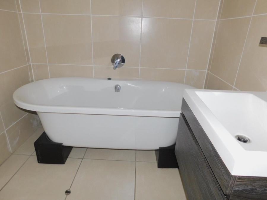 To Let 3 Bedroom Property for Rent in Olivedale Gauteng