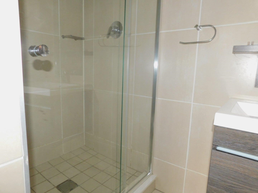To Let 3 Bedroom Property for Rent in Olivedale Gauteng