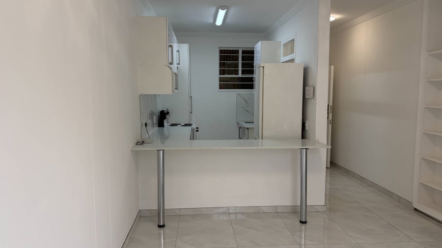 To Let 1 Bedroom Property for Rent in Illovo Gauteng