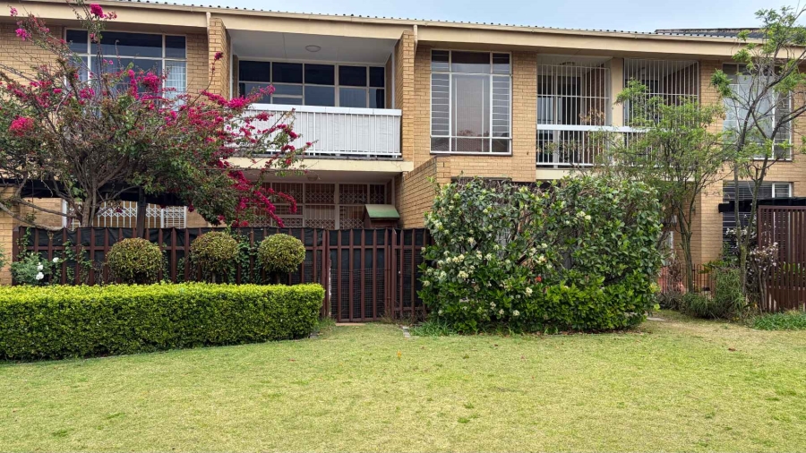 To Let 1 Bedroom Property for Rent in Illovo Gauteng