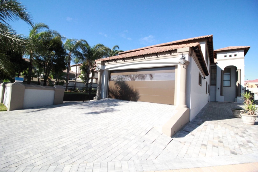 5 Bedroom Property for Sale in Blue Valley Golf Estate Gauteng