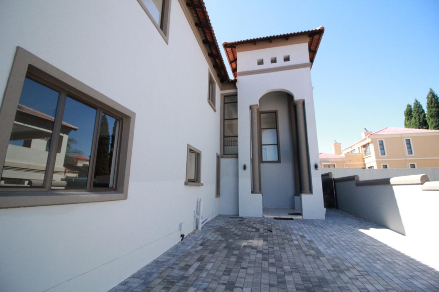 5 Bedroom Property for Sale in Blue Valley Golf Estate Gauteng