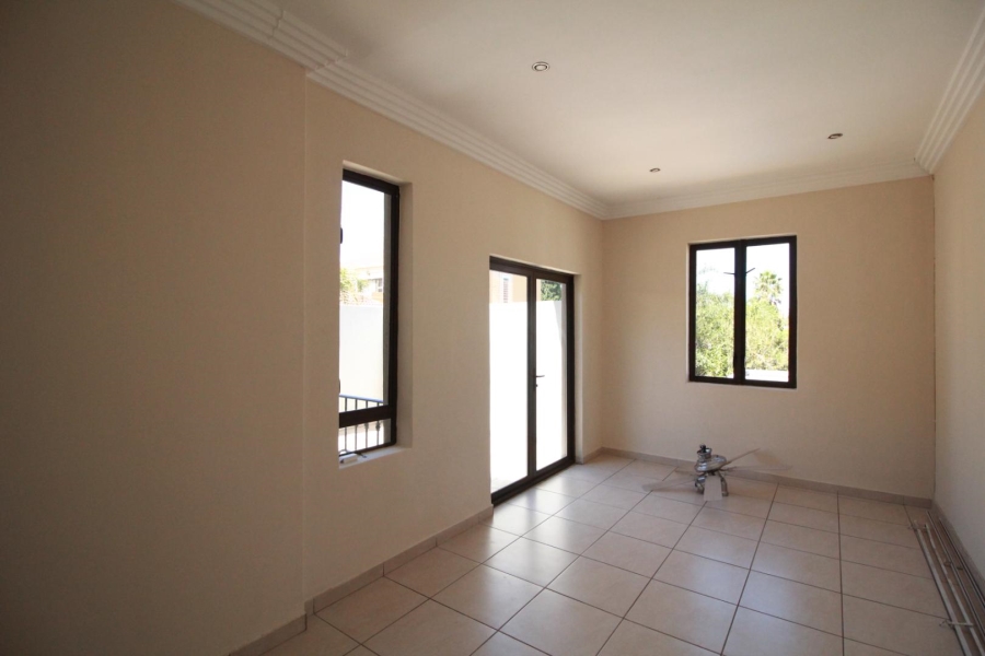 5 Bedroom Property for Sale in Blue Valley Golf Estate Gauteng