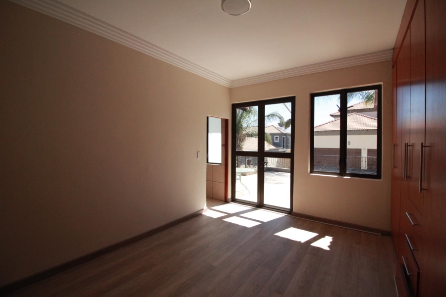 5 Bedroom Property for Sale in Blue Valley Golf Estate Gauteng