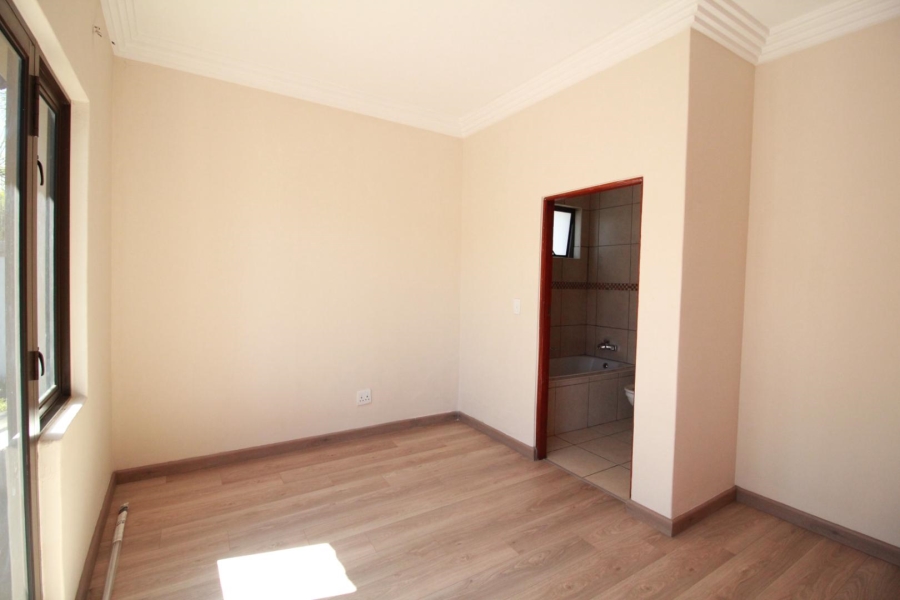 5 Bedroom Property for Sale in Blue Valley Golf Estate Gauteng