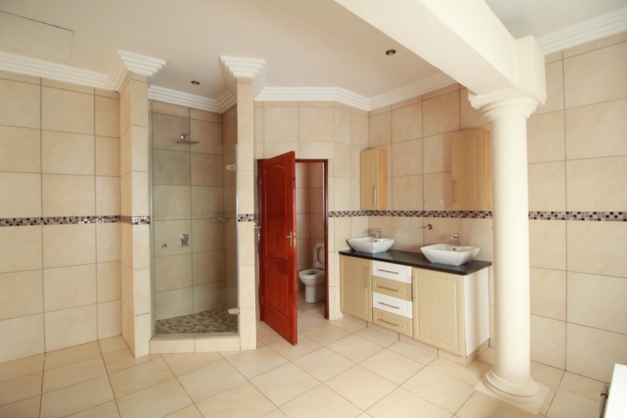 5 Bedroom Property for Sale in Blue Valley Golf Estate Gauteng