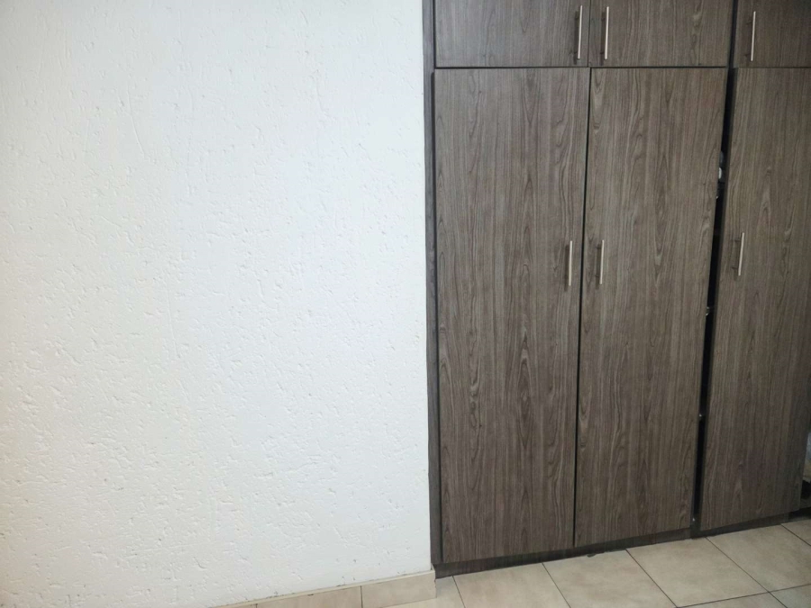 2 Bedroom Property for Sale in Mulbarton Gauteng