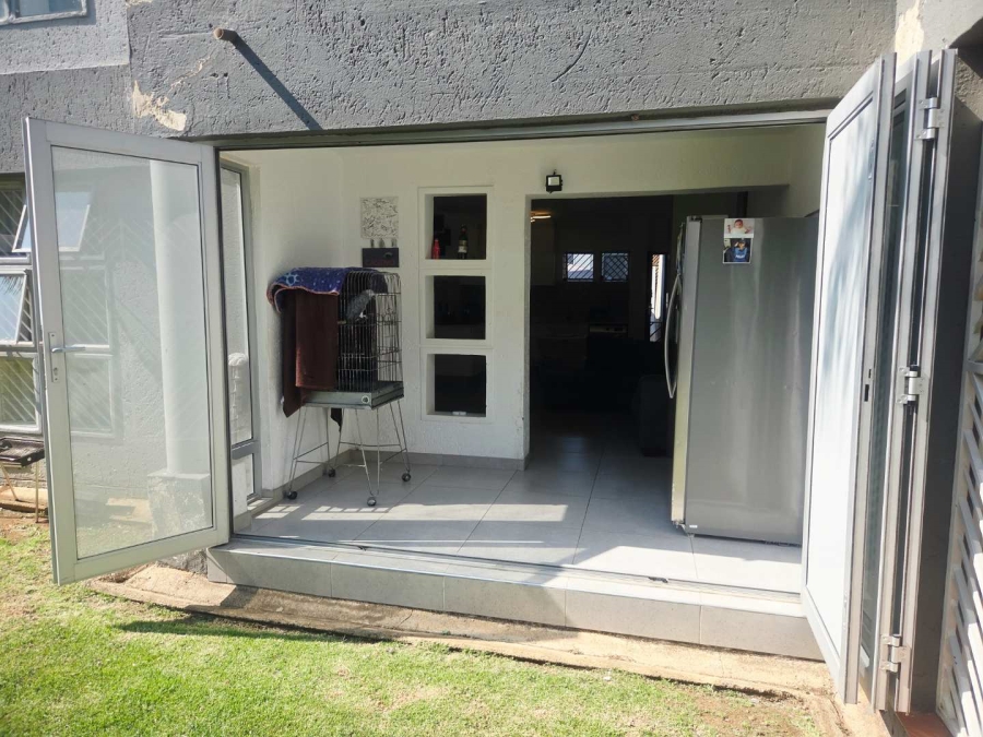 2 Bedroom Property for Sale in Mulbarton Gauteng