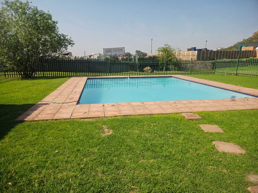 2 Bedroom Property for Sale in Mulbarton Gauteng