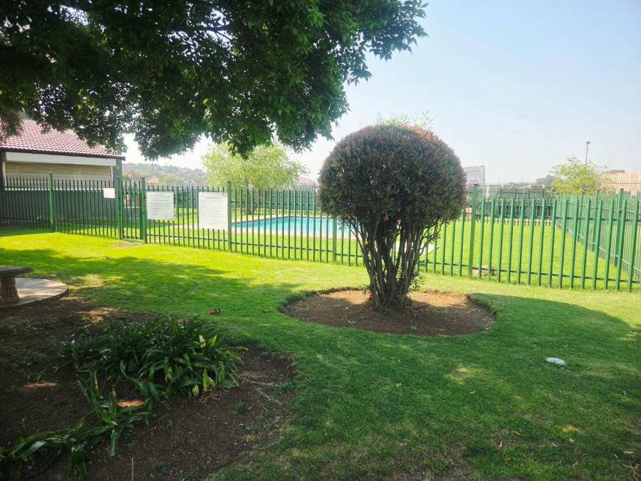 2 Bedroom Property for Sale in Mulbarton Gauteng