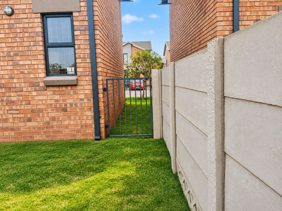 2 Bedroom Property for Sale in Albertsdal Gauteng