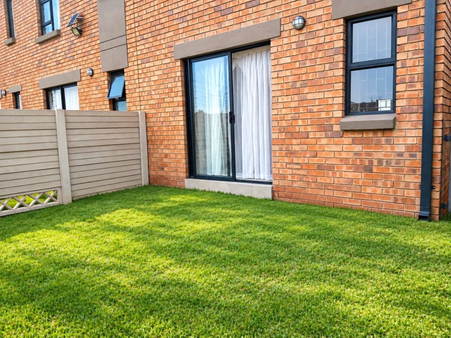 2 Bedroom Property for Sale in Albertsdal Gauteng