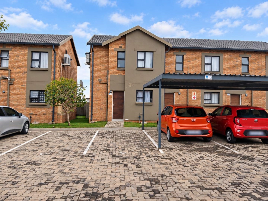 2 Bedroom Property for Sale in Albertsdal Gauteng