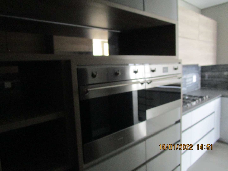 To Let 3 Bedroom Property for Rent in Rosebank Gauteng