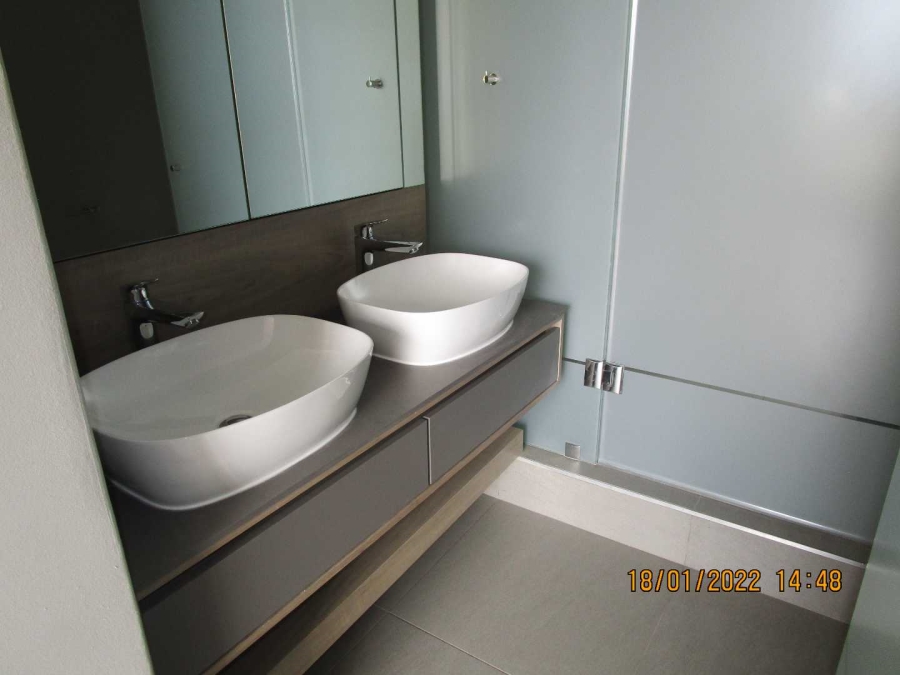 To Let 3 Bedroom Property for Rent in Rosebank Gauteng