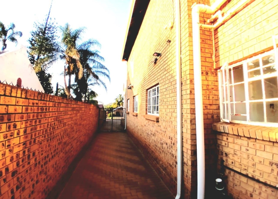 6 Bedroom Property for Sale in Amandasig Gauteng