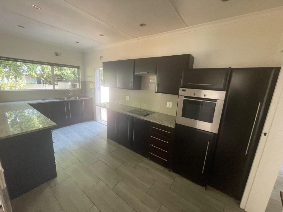 To Let 4 Bedroom Property for Rent in Gallo Manor Gauteng