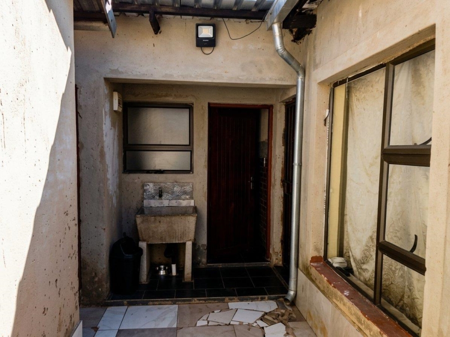 7 Bedroom Property for Sale in Windmill Park Gauteng