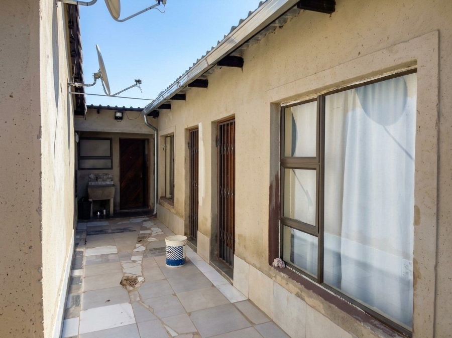 7 Bedroom Property for Sale in Windmill Park Gauteng