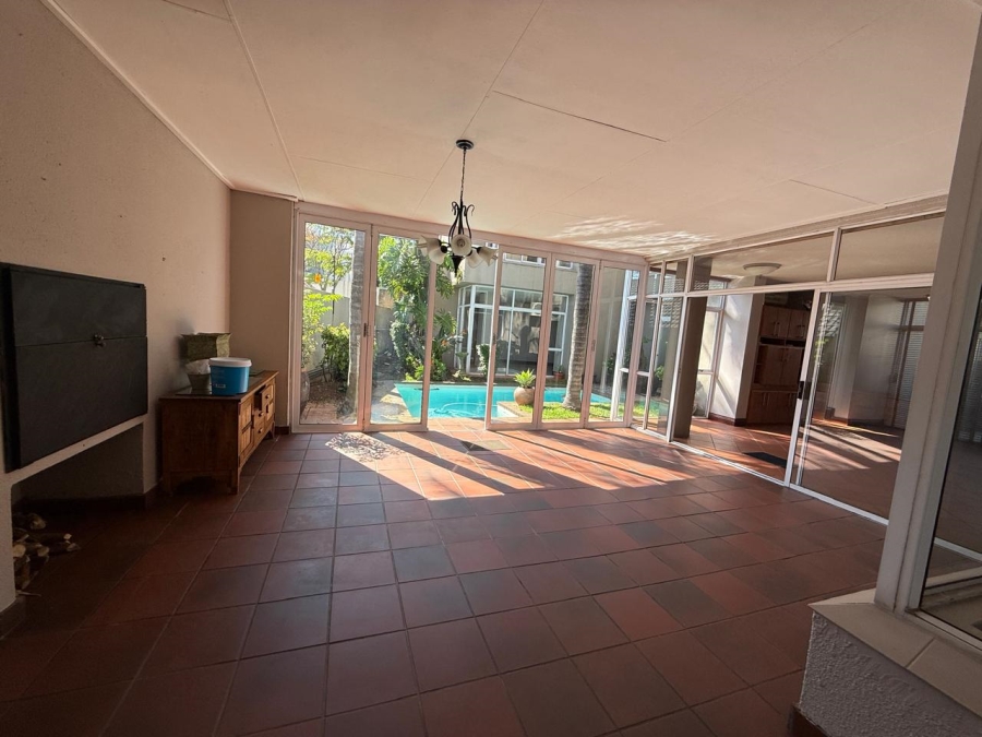 5 Bedroom Property for Sale in Westdene Gauteng