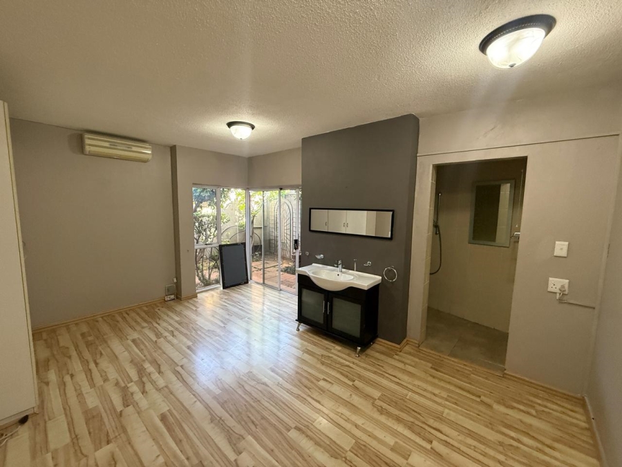 5 Bedroom Property for Sale in Westdene Gauteng