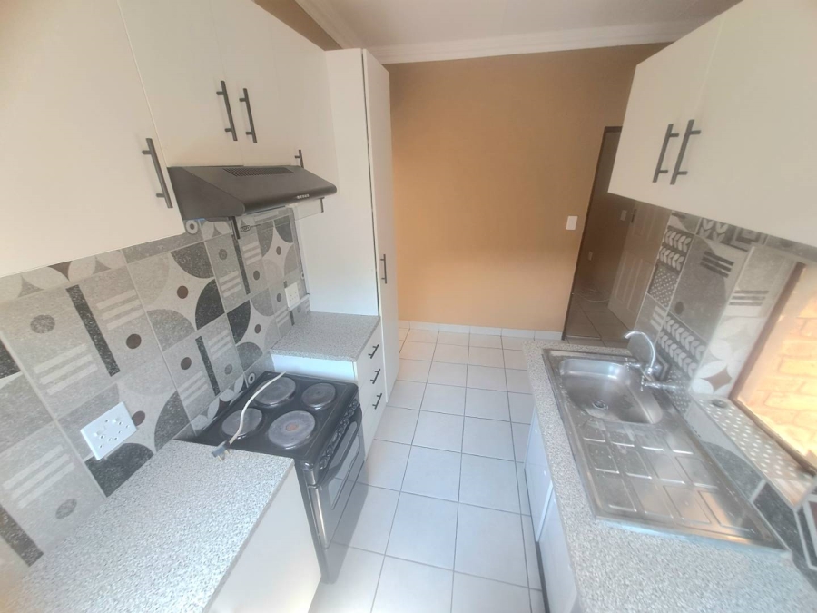 To Let 2 Bedroom Property for Rent in Meyerspark Gauteng